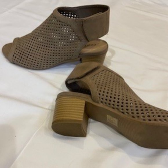 City Classified Mesh Heeled Sandals - Picture 3 of 3